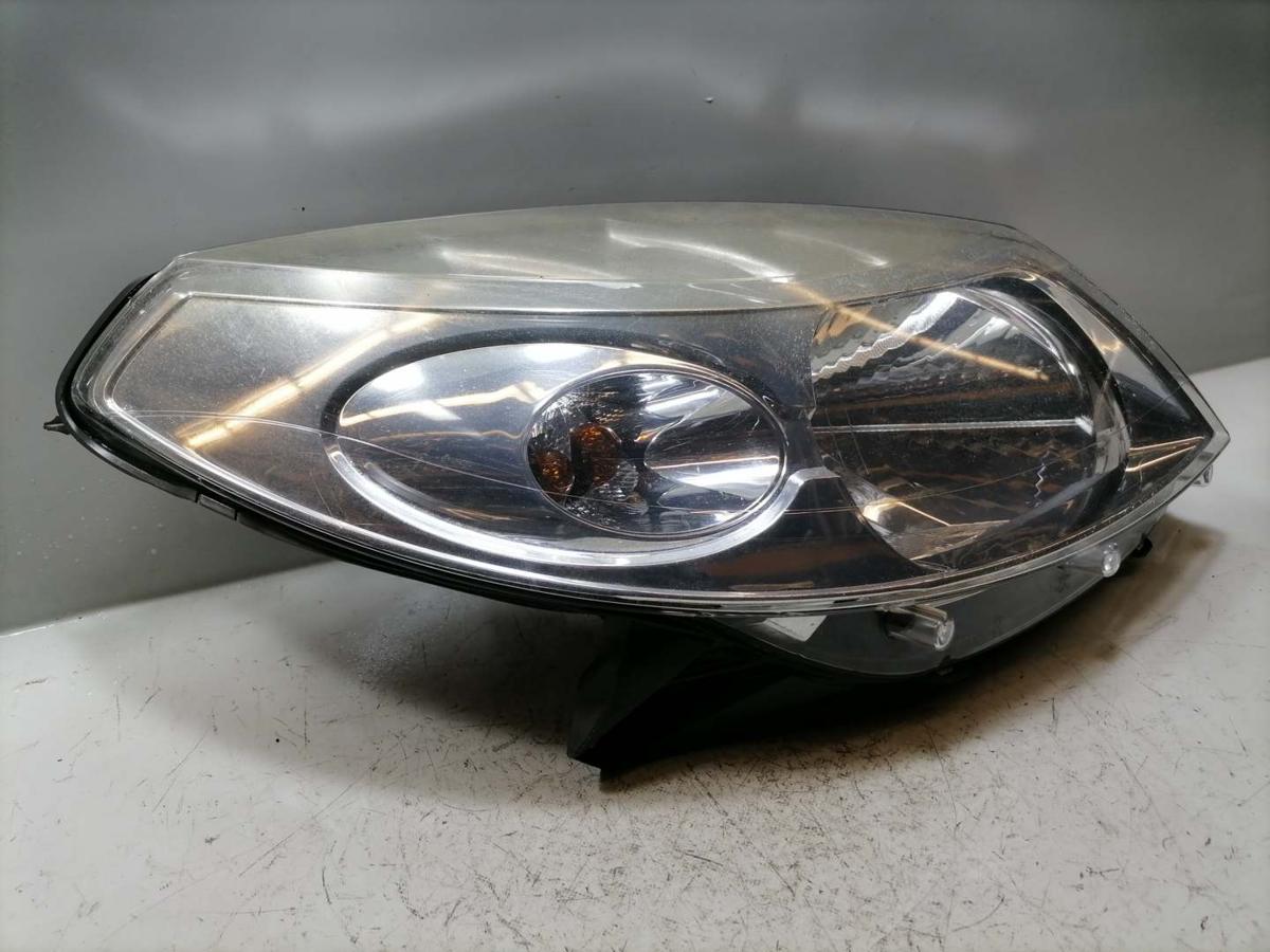 Dacia Sandero original Scheinwerfer rechts Halogen obehalb leicht vergilbt Bj.2009